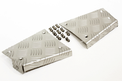 REAR CORNER CHEQUER PLATE KIT - SILVER - ALL DEF. 90